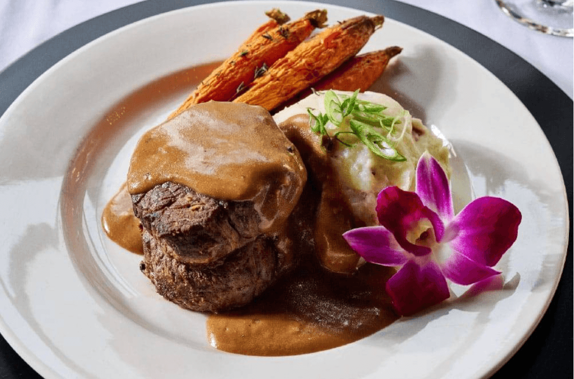 Entrées from the Piquant Catering menu